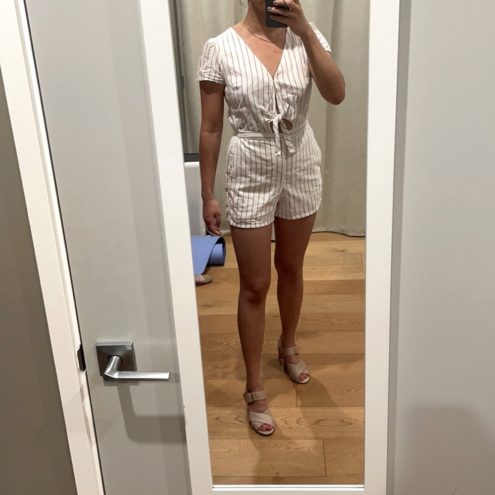 Abercrombie & Fitch short sleeve romper w pockets